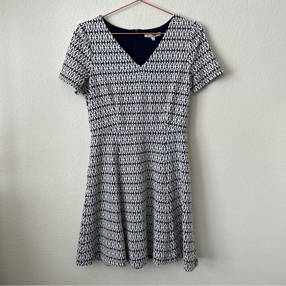 41 Hawthorn white navy blue geo jacquard knit v-neck short sleeve swing dress